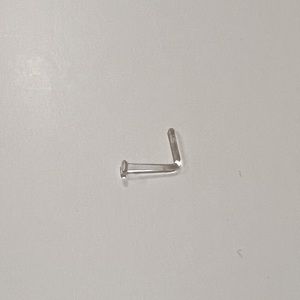 18g GLASS L-BEND RETAINER (1) *only used once